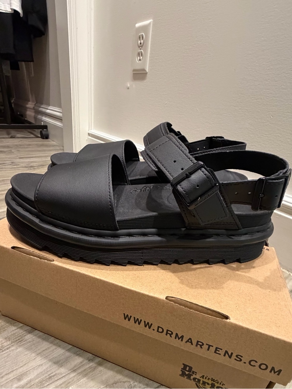 Dr. Marten’s Voss Hydro Sandal - Picture 8 of 14
